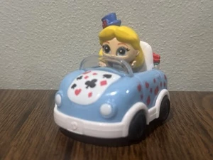 Veicoli Disney Doorables Let’s Go - ALICE NEL PAESE DELLE MERAVIGLIE ULTRA RARA - Foto 1 di 6