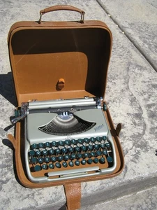 Groma Kolibri tragbare Schreibmaschine schön mit Ledertasche - Bild 1 von 8