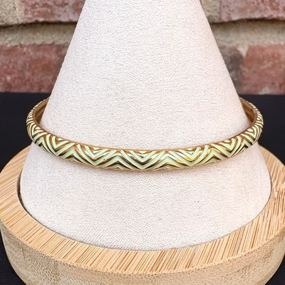 J. Brazalete Brazalete Fino Crew Tono Dorado Esmalte Verde Menta Patrón Geométrico Foto 1 de 4
