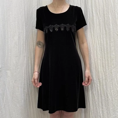 Mini Vestido de Terciopelo Negro con Lentejuelas Cintura Imperio De Colección Años 90 John Roberts Pequeño Foto 1 de 4