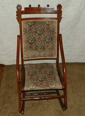 Balancín/mecedora plegable tallada en nogal (R145) Foto 1 de 4