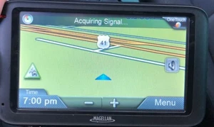 Magellan RoadMate 5235T-LM 5" Touchscreen GPS Only - Picture 1 of 4