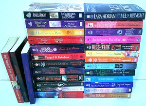 Mixed Lot of 28 Paranormal Romance Books Lynn Viehl, Michelle Bardsley - Bild 1 von 6