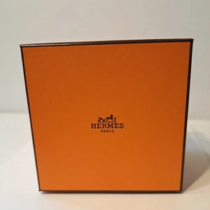 Caja de regalo vacía Hermes con cinta y pomelo 4,5 x 4,5x 3,5 - Imagen 1 de 10