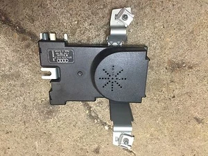 AUDI A3 S3 8P MK2 RADIO ANTENNA AERIAL AMPLIFIER BOOSTER 8P4035225D - Picture 1 of 4