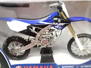 Moto de cross Yamaha YZ450F · 2015 (Escala 1/6) New Ray, Motocross 450 YZF azul - Imagen 1 de 16