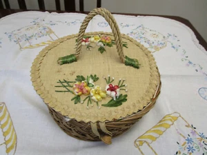 VINTAGE LINED CANE SEWING BASKET FULL OF SEWING ITEMS - Picture 1 of 17