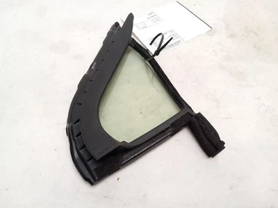 Cuarto de cristal de ventilación de esquina de puerta delantera derecha para Toyota Prius C 2012-2019 OEM Foto 1 de 4