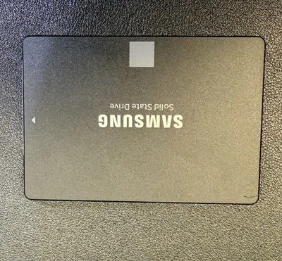 Samsung 870 EVO 2TB 2.5" SATA III Internal SSD (MZ7L32TOHBLT) - Clean - Image 1 of 3