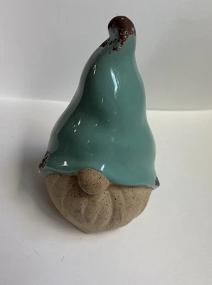 "Estatua de gnomo de jardín de cerámica 4x6"" pintada a mano decoración del hogar verde azulado" Foto 1 de 4