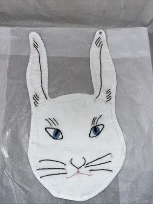 Babero de bebé de Pascua vintage conejo azul bordado Bucilla 5845 Foto 1 de 4