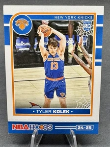 2024-25 Haunted Hoops Tyler Kolek Rookie #240 New York Knicks RC - Foto 1 di 2