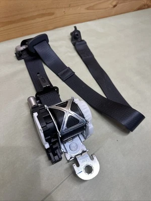 Fabricante de equipamento original 2009-2012 RAM 1500 2500 conjunto de cinto de segurança dianteiro direito retrator destro - Imagem 1 de 4