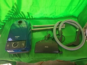 Miele Plus S251i blau mit Stromschlauch + Bodenstromkopf + Düsen - Bild 1 von 17