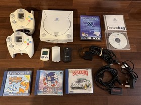 Sega Dreamcast HKT-3030 Console With 2 Controllers, 3 Games And Accessories