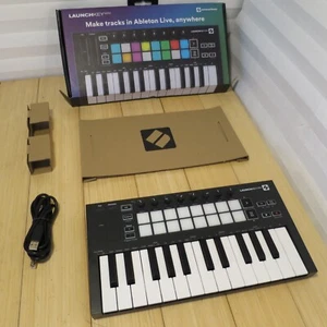 Novation Launchkey Mini 25-Key USB MIDI Ableton Live Keyboard Controller MK3 - Picture 1 of 20