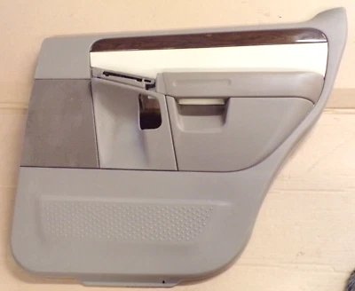 Ford Explorer 2002 panel de puerta (pasajero trasero) 2002-2005 Foto 1 de 4