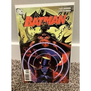 BATMAN COMIC #696 - 2010 - Tony Salvador Daniel Sandu Florea - DC - Picture 1 of 1