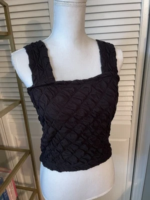 Camiseta sin mangas Easel para mujer negra texturizada talla mediana escote cuadrado Foto 1 de 4