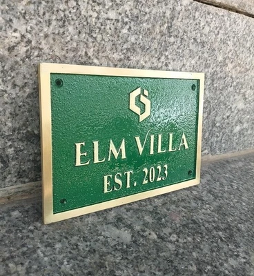 Placa de dirección de latón personalizada: placa de dirección de latón de fondo verde tradicional Foto 1 de 4