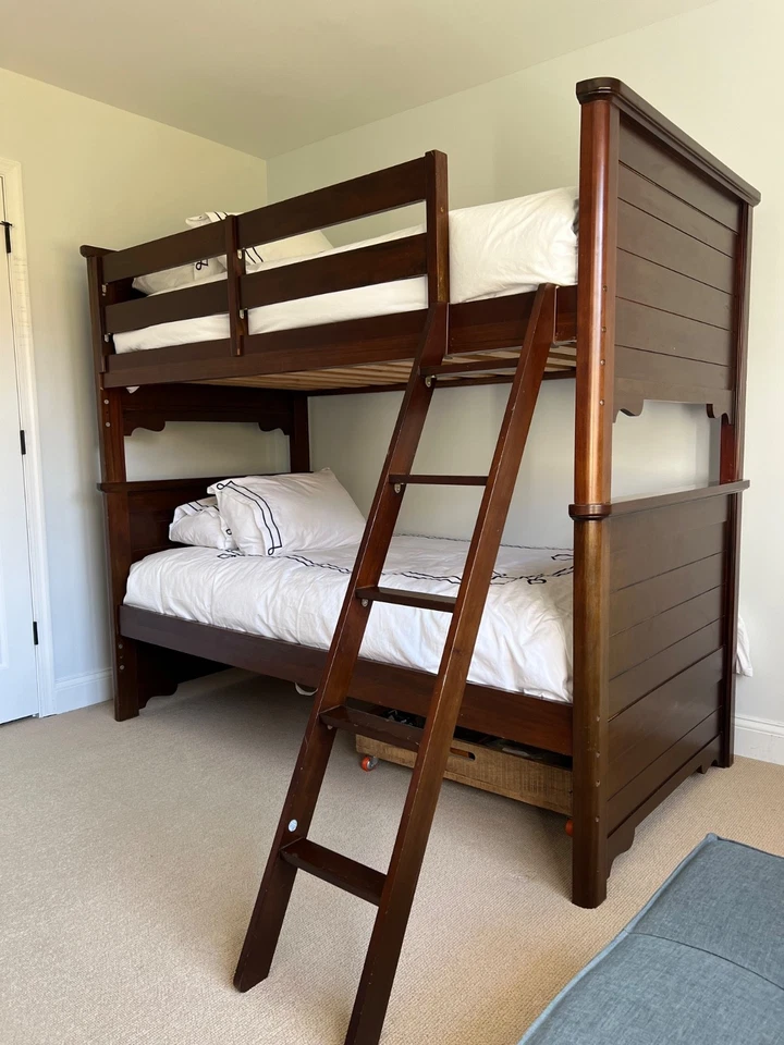 双层床 - 双人床 - Vaughn-Bassett 全木质 - 含床垫 二手 — 第 1/4 张图片