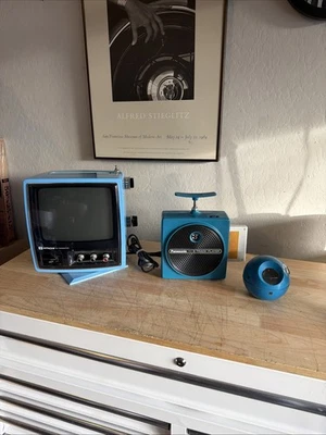 Винтажный 1975 HITACHI модель I-48 транзистор телевизионный ресивер UHF/VHF Lt. синий - Изображение 1 из 4