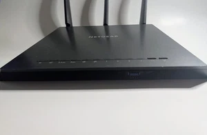NETGEAR Nighthawk AC1900 Smart WiFi Router (R7000-100NAS) - Picture 1 of 3