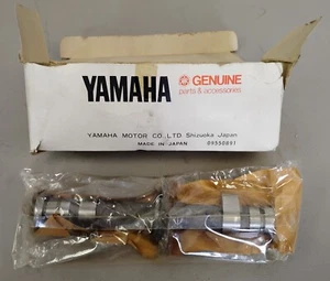 Árbol de levas de cámara de admisión Yamaha XS400 1982-83 Seca 400 XS400RJ 12R-12171-00-00 NUEVO - Imagen 1 de 12