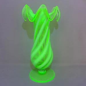 Antique 19th / 20th Century Uranium Vaseline Glass Fluted Spill Vase - Picture 1 of 11