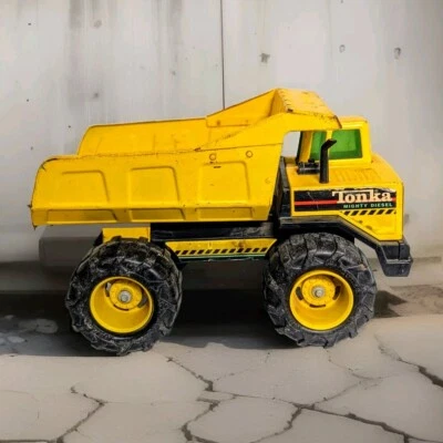 Vintage 1993 17" Pressed Steel Yellow Tonka Mighty Deisel Dump Truck. - Image 1 of 4