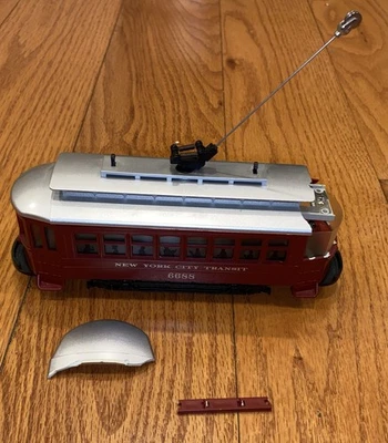 ***BROKEN PARTS*** MTH 30-2596 New York City Transit Red Lighted Trolley #6688 - Image 1 of 4