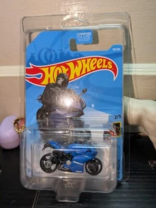 Hot Wheels BLUE DUCATI 1199 PANIGALE 58/250 HW MOTO 2/5 - Picture 1 of 6