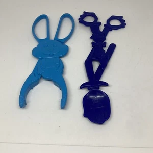 Kraft Macaroni & Cheese Dr. Seuss Cat Spoons + PAAS Rabbit Bottle Opener - Picture 1 of 18