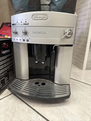 De'Longhi Magnifica ESAM 3200.S 1350W Macchina Espresso con Macinacaffè -... - Immagine 1 di 3