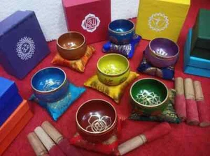 Handgefertigtes sieben Chakra Singschale Set Meditation Balancing Chakra 7-teiliges Set - Bild 1 von 6