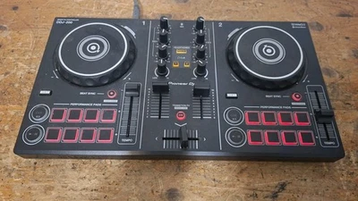 Pioneer DDJ200 2-Channel Double Deck DJ Controller - Black. POWER TEST ONLY - Image 1 of 4