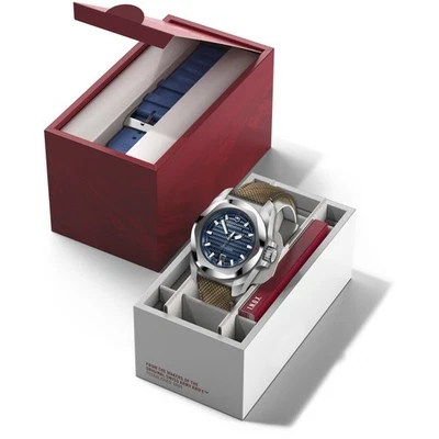 Victorinox Wristwatch Swiss Army I.N.O.X. AUTOMATIC Wood & Rubber Strap 242018.1 - Image 1 of 4