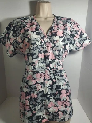Blusa Médica Para Mujer Medgear Negra Rosa Floral Simulada Envoltura Cintura Corbata Talla S Foto 1 de 3