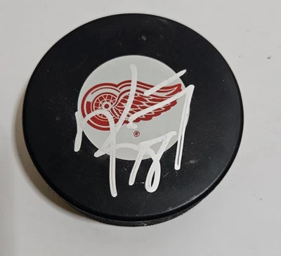 Disco con logotipo de la NHL firmado por Valeri Bure (Montreal Canadiens) Foto 1 de 2