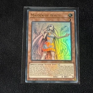 Maiden of White (EUR) 25LP-EN018 Paquete Limitado Campeonato Mundial 2025 Blasonado - Imagen 1 de 3