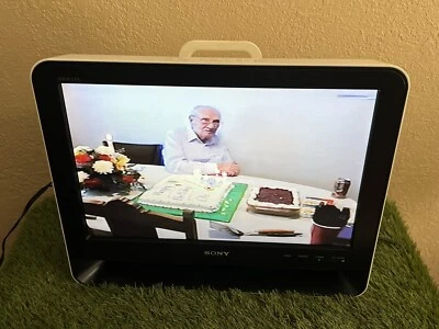 Sony Bravia KDL-19M4000 19" LCD HDTV HDMI RGB Gaming TV Working No Remote White - Image 1 of 4