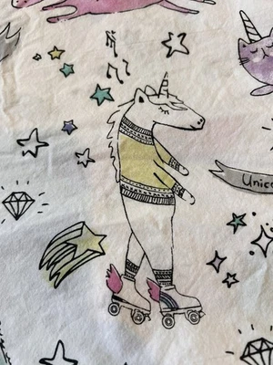 SÁBANA PLANA DE UNICORNIO ADOLESCENTE GRANERO DE CERÁMICA EN EL CORAZÓN 100% ALGODÓN TALLA QUEEN COLORIDA Foto 1 de 4