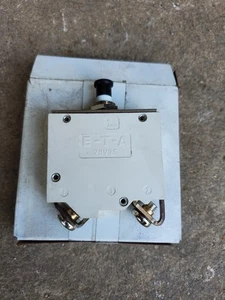 INTERRUPTOR DE CIRCUITO John Deere F122912 - Imagen 1 de 5