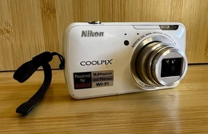 Nikon Coolpix S800c weiß 16MP schaltet sich ein aber Bildschirm funktioniert nicht - Bild 1 von 6