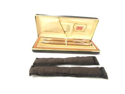 Juego de bolígrafos/lápices Cross rellenos de oro de 14 quilates con caja de fichas de rubí y mangas de fieltro Foto 1 de 4