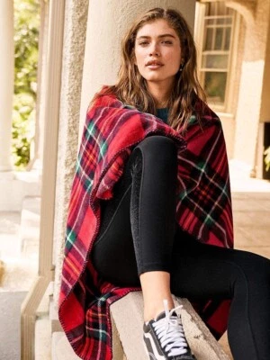 Cobertor de lã xadrez rosa Victoria’s Secret novo com etiquetas 50 x 60 MSRP $54 - Imagem 1 de 3