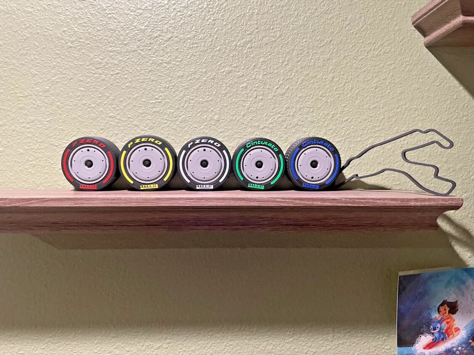 Modelos de exhibición de neumáticos Pirelli F1 | Forumla 1 regalos Foto 1 de 4