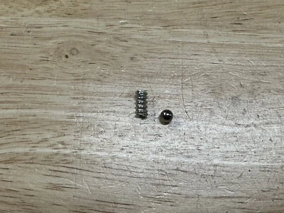 International Farmall Choke muelle de fricción con bola de retención Foto 1 de 2