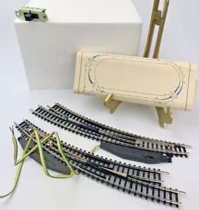 Minitrix 4944 N Curved Electric Switch Turnout Set (pair) Bogenweiche R3/R4 NOS - Picture 1 of 4