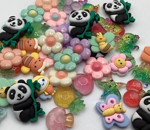 Basteln Charms SANRIO KAWAII TIERE LEBENSMITTEL BLUME ZUM SELBERMACHEN flacher Rücken CABOCHON HARZ - Bild 1 von 7